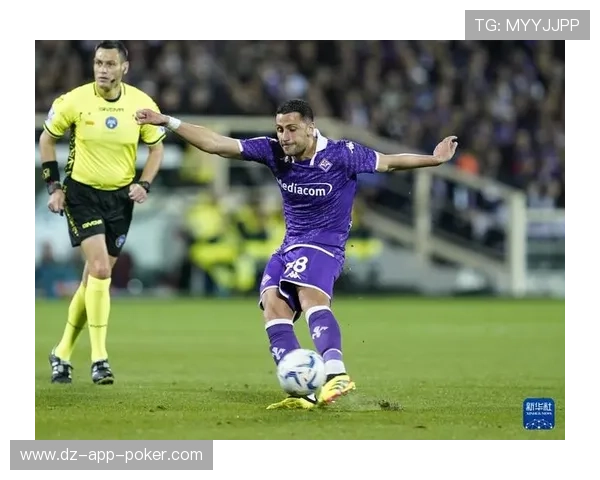 帕尔马vs佛罗伦萨半场0-0，曼德拉戈拉黄牌在身